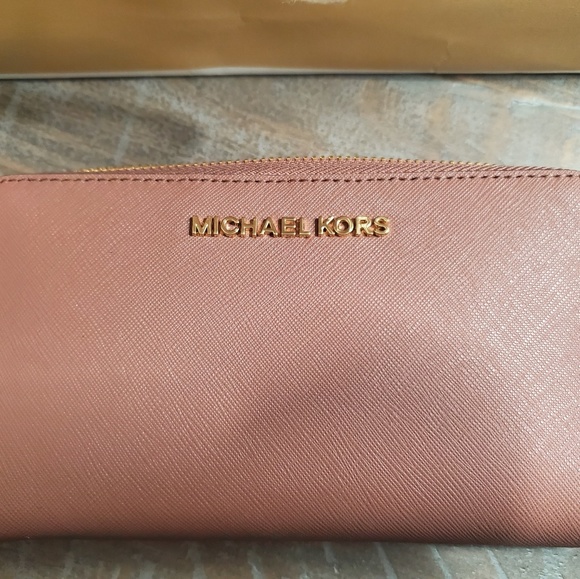 Michael Kors Wallet - Picture 2 of 4